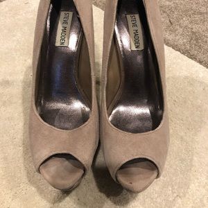 Steve Madden nude suede peep toe heels
